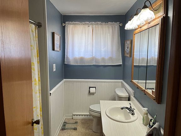4th image of 136 E Wilson St