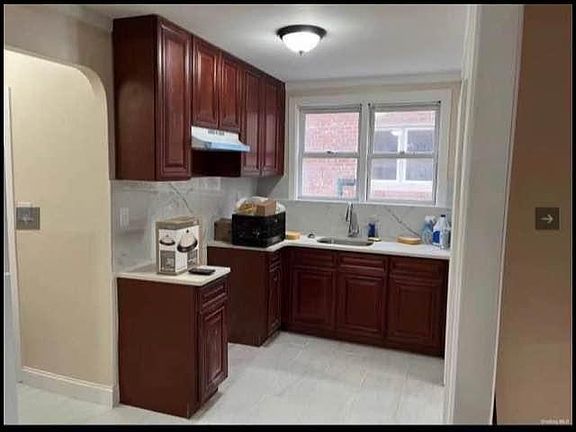 3rd image of 77-0 167th St #1