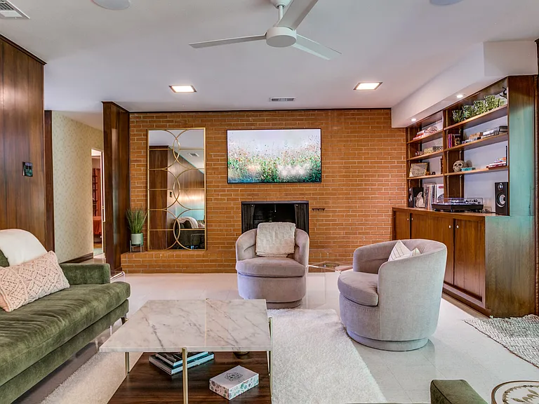 Royal Springs Dr — Photo 9
