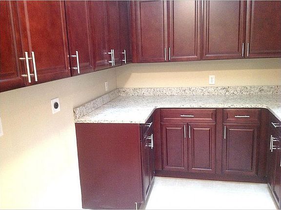 5th image of 562 SE Essex Dr