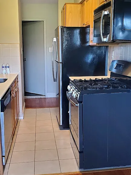 1670 Bell Blvd #5 — Photo 2