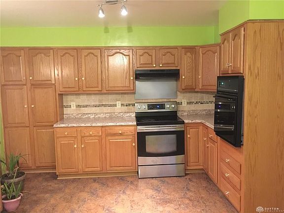 3rd image of 325 N Cherrywood Ave