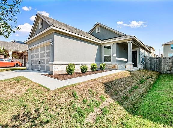 2nd image of 804 Thrasher Glade Dr