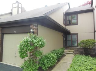 246 Shadowbend Dr, Wheeling, IL 60090