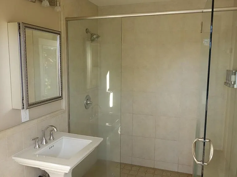 585 Morse Ave — Photo 7