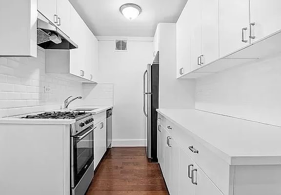 3rd image of 333 E 14th St APT 2F