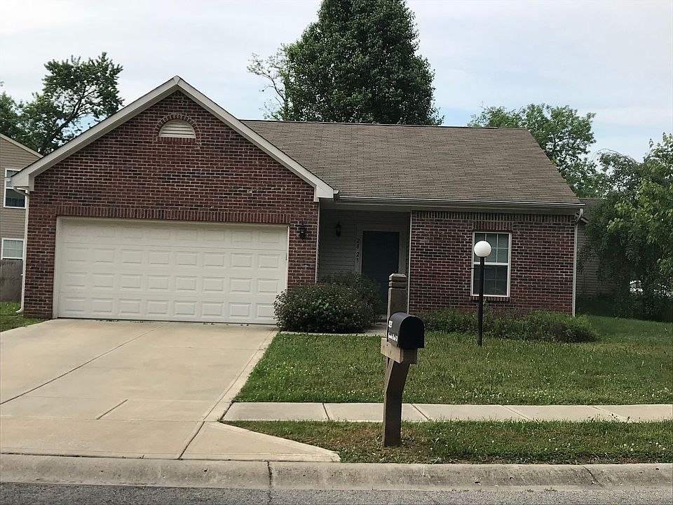 2nd image of 2823 Granada Cir W