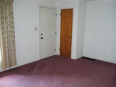 2nd image of 829 E Archwood Ave