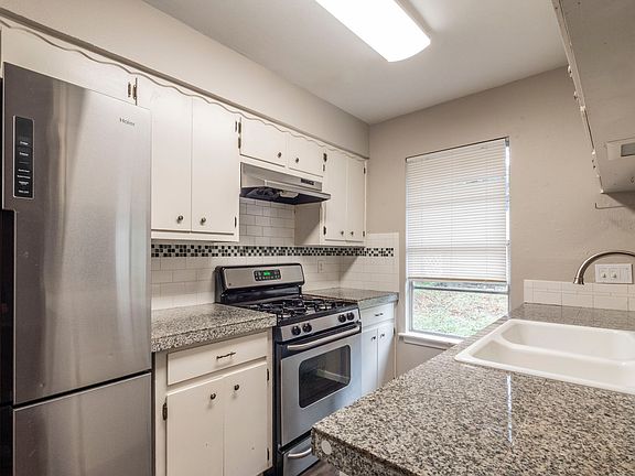3rd image of 8209 Belclaire Cir