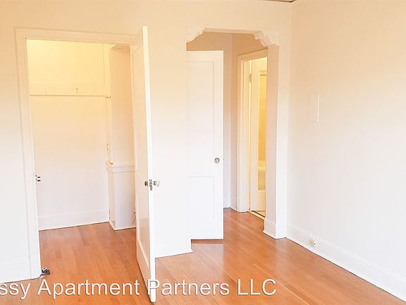 3rd image of 1420 Boren Ave APT 207