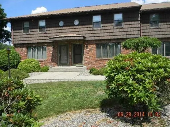 386 Chapin St, Ludlow, MA 01056
