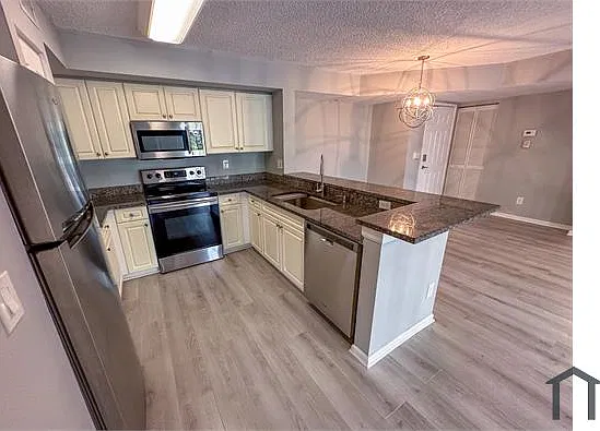 2 bed, 1042 sqft, $1,750 — Photo 3