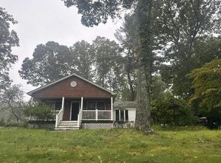 22 Lakeside Dr, Middle Island, NY 11953