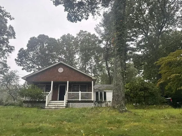 22 Lakeside Dr, Middle Island, NY 11953