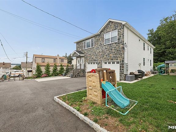 3rd image of 518 8th St