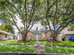 1903 Winding Creek Dr, Pearland, TX 77581