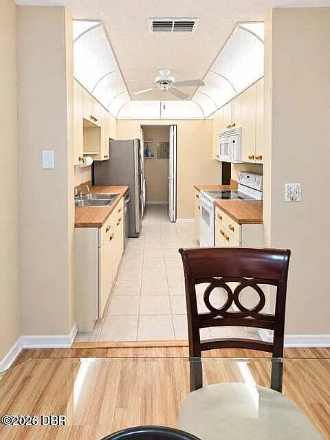 2 bed, 2.0 bath, 1070 sqft, $1,500 — Photo 4
