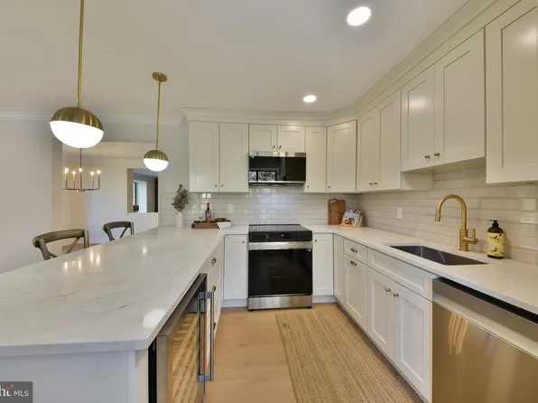 20 Independence Pl, Newtown, PA 18940