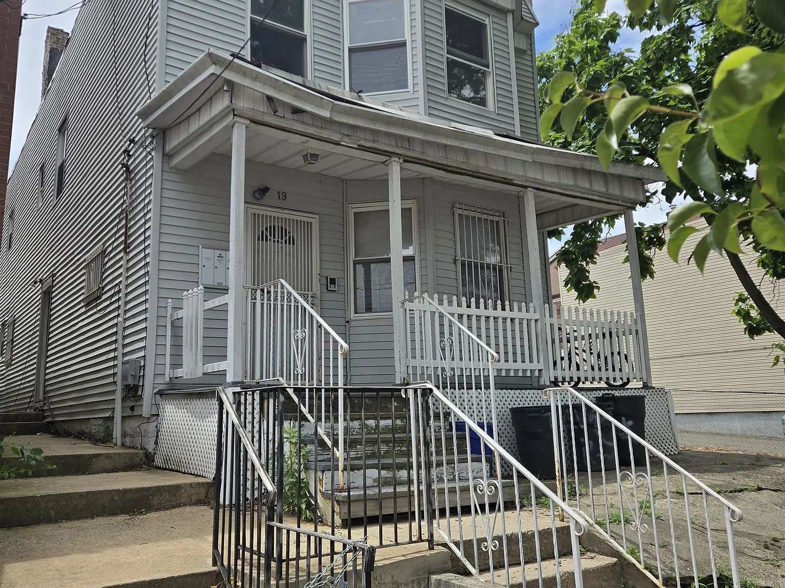 3 bed, 1.0 bath, 1200 sqft, $2,595 — Photo 1