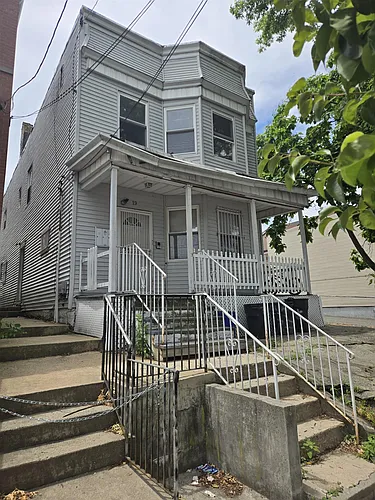 19 Oak St #2 Photo 1