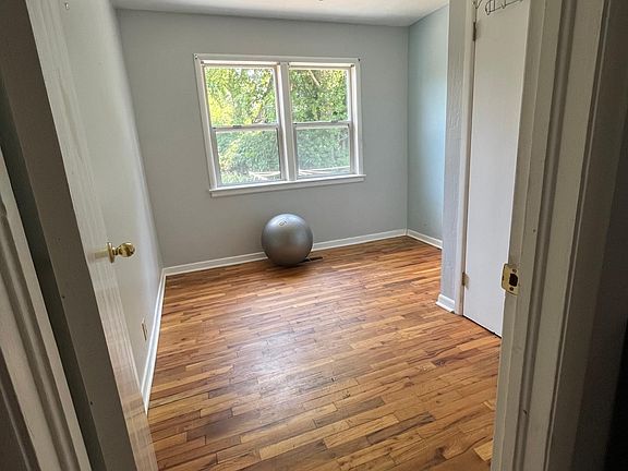 2nd image of 980 Park St