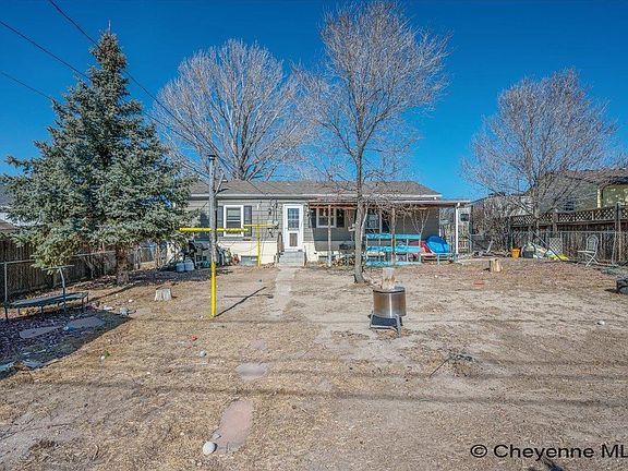 3rd image of 627 Creighton St