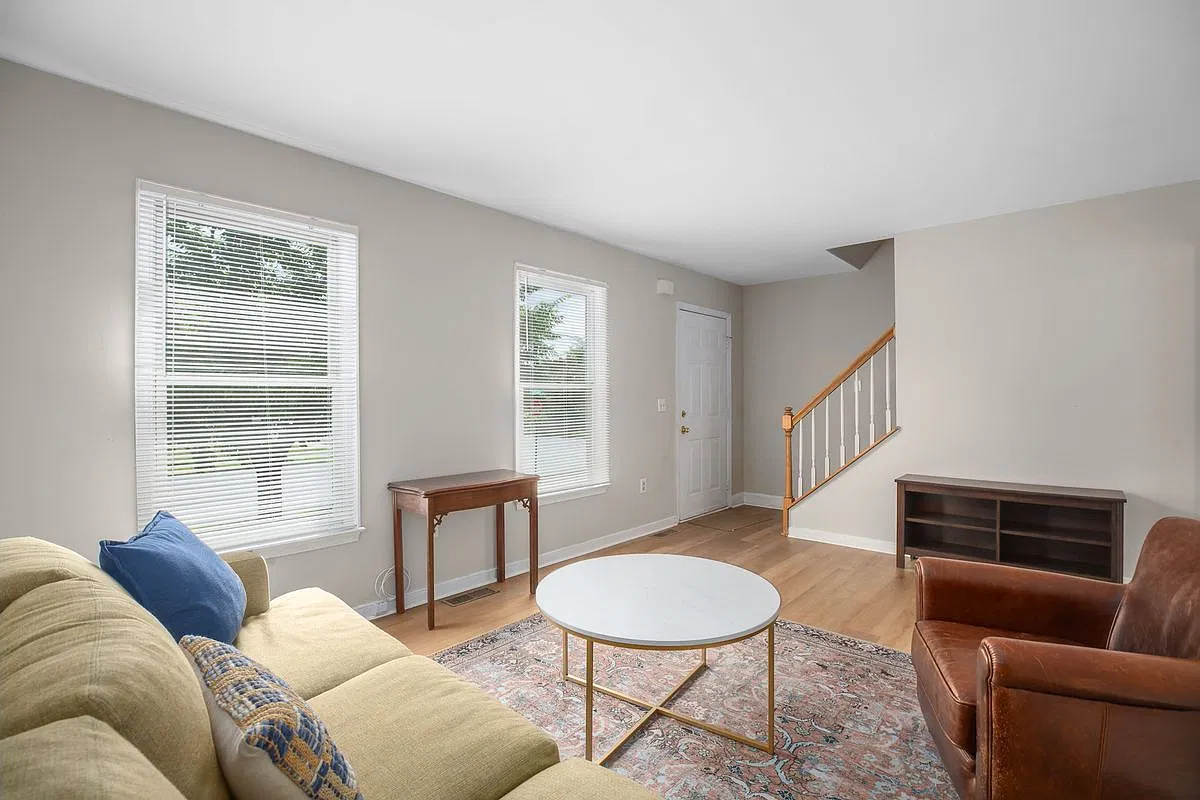 3 bed, 2.5 bath, 1300 sqft, $2,650 — Photo 2