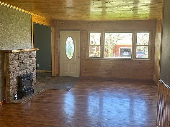 Wood burning fireplace 