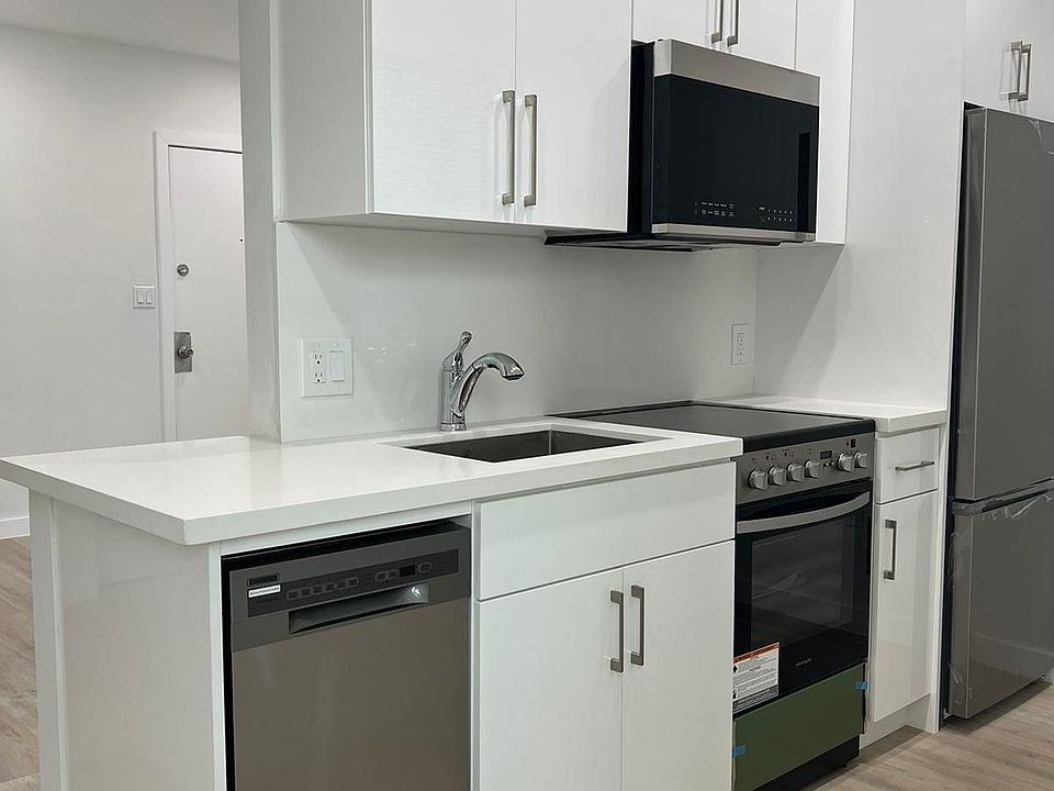 1st image of 2825 Sheridan Ave #2