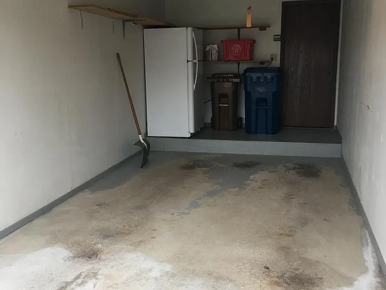 Garage with a extra Fridge