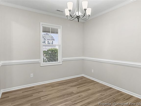 5th image of 160 Chatfield Dr