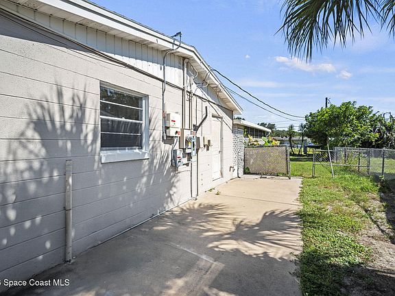 3rd image of 209 Prince Ave