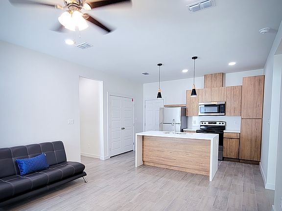 5th image of 1404 W Platinum Dr #3