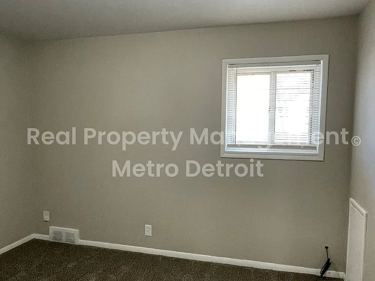 1173 Featherstone Rd — Photo 11