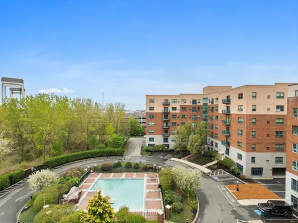 165 Cottage St APT 613, Chelsea, MA 02150