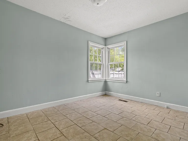 172 S Aiken Dr — Photo 7