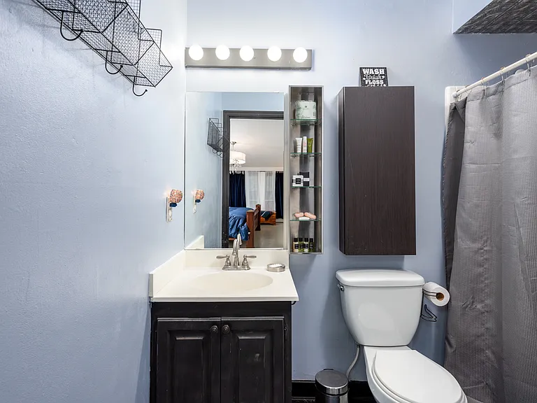 801 W McGee St #25 — Photo 2