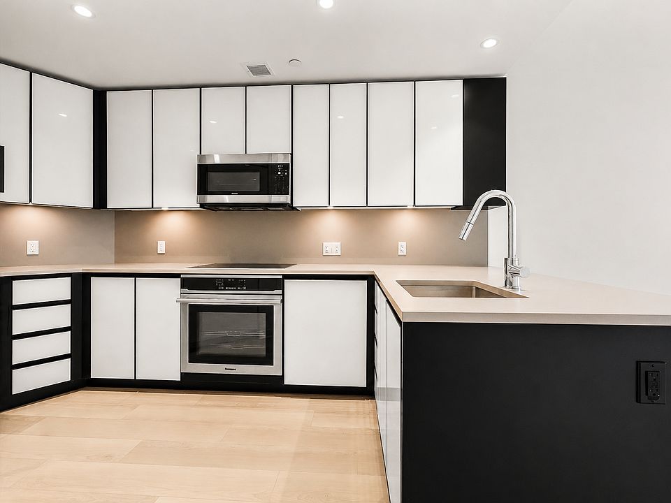 1st image of 10-25 Jackson Ave #9B