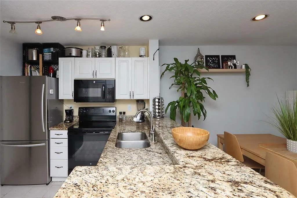 2 bed, 2.0 bath, 990 sqft, $1,750 — Photo 4