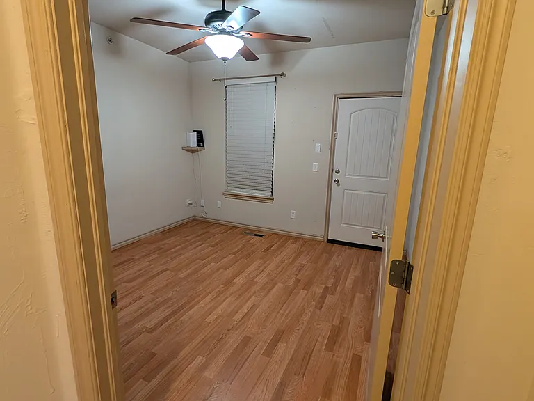 1812 Alameda St — Photo 4