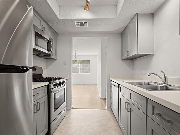 2nd image of 1732 Cricket Hollow Dr