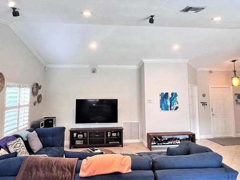 1464 SW 97th Way — Photo 10