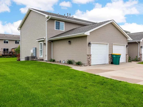1826 Comisky Ct, Ely, IA 52227