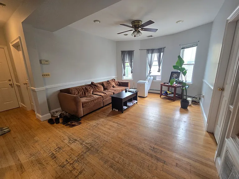 18 Raymond St #2 — Photo 2