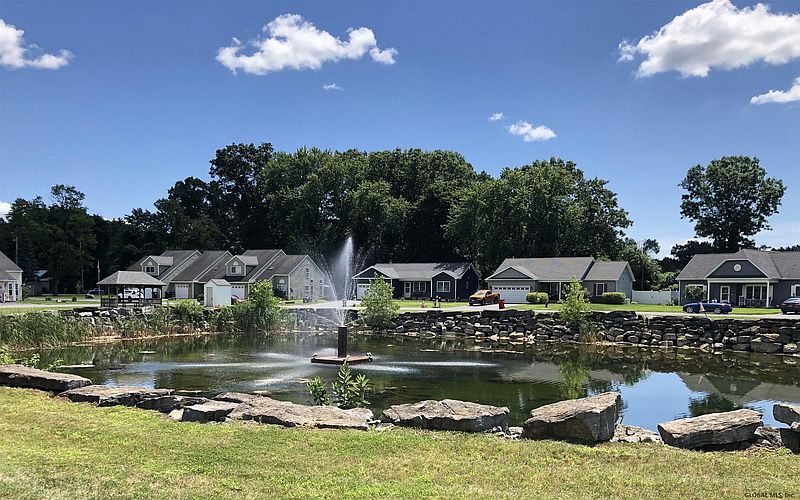 3rd image of 8 QUARRY Circle