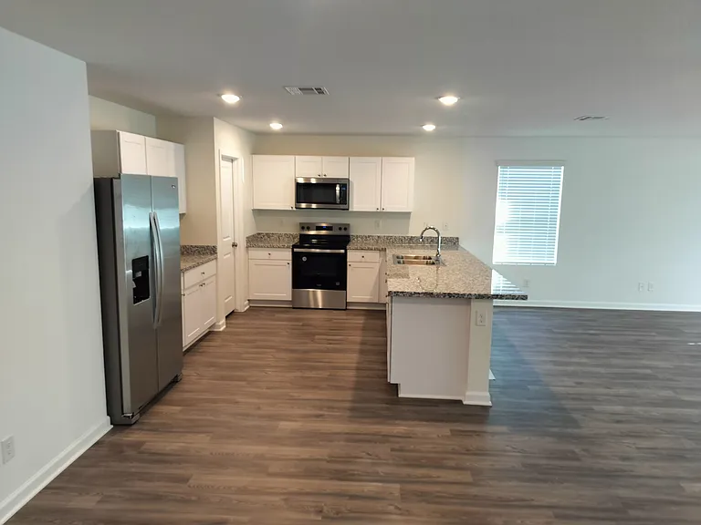 2340 Tapatio Dr — Photo 6