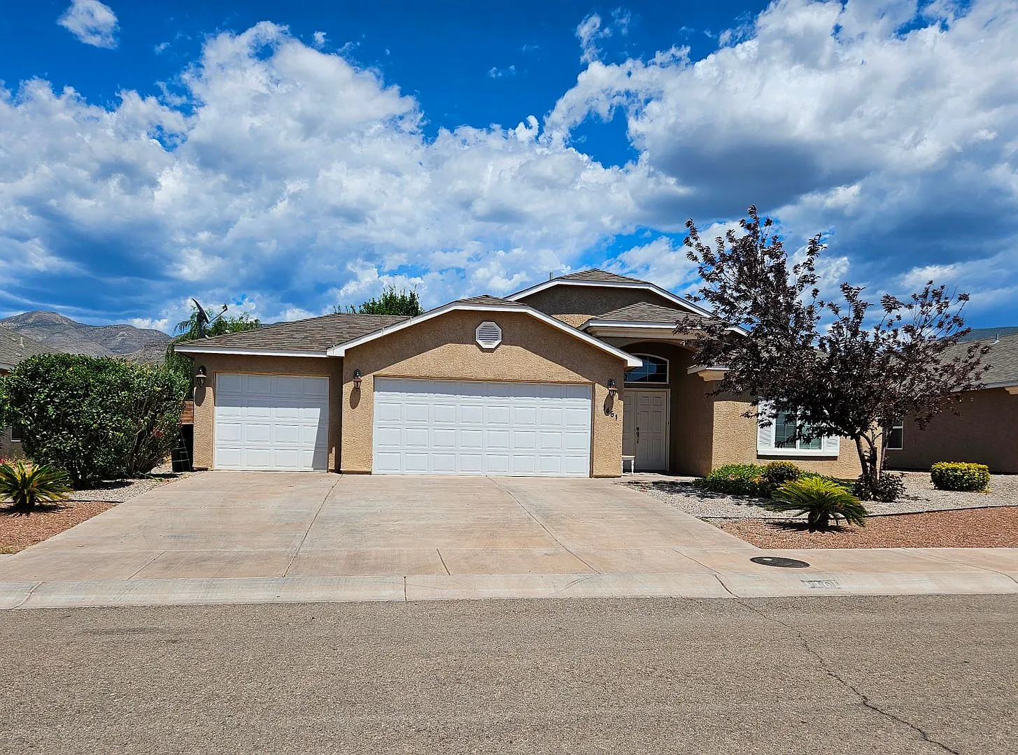Spacious Golf Course Area Home with 4 Bedrooms & 2 Baths — Photo 1
