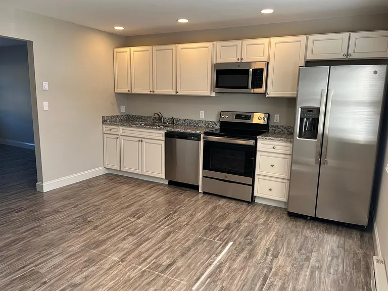452 Union St — Photo 3