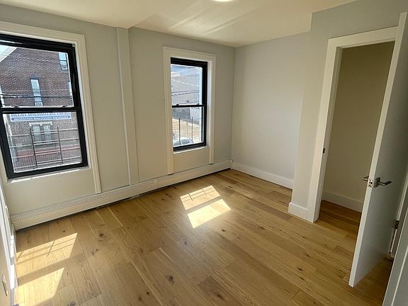 4th image of 97 Waverly St APT 2
