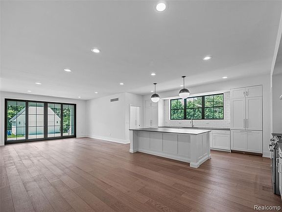 2nd image of 887 Redding Rd